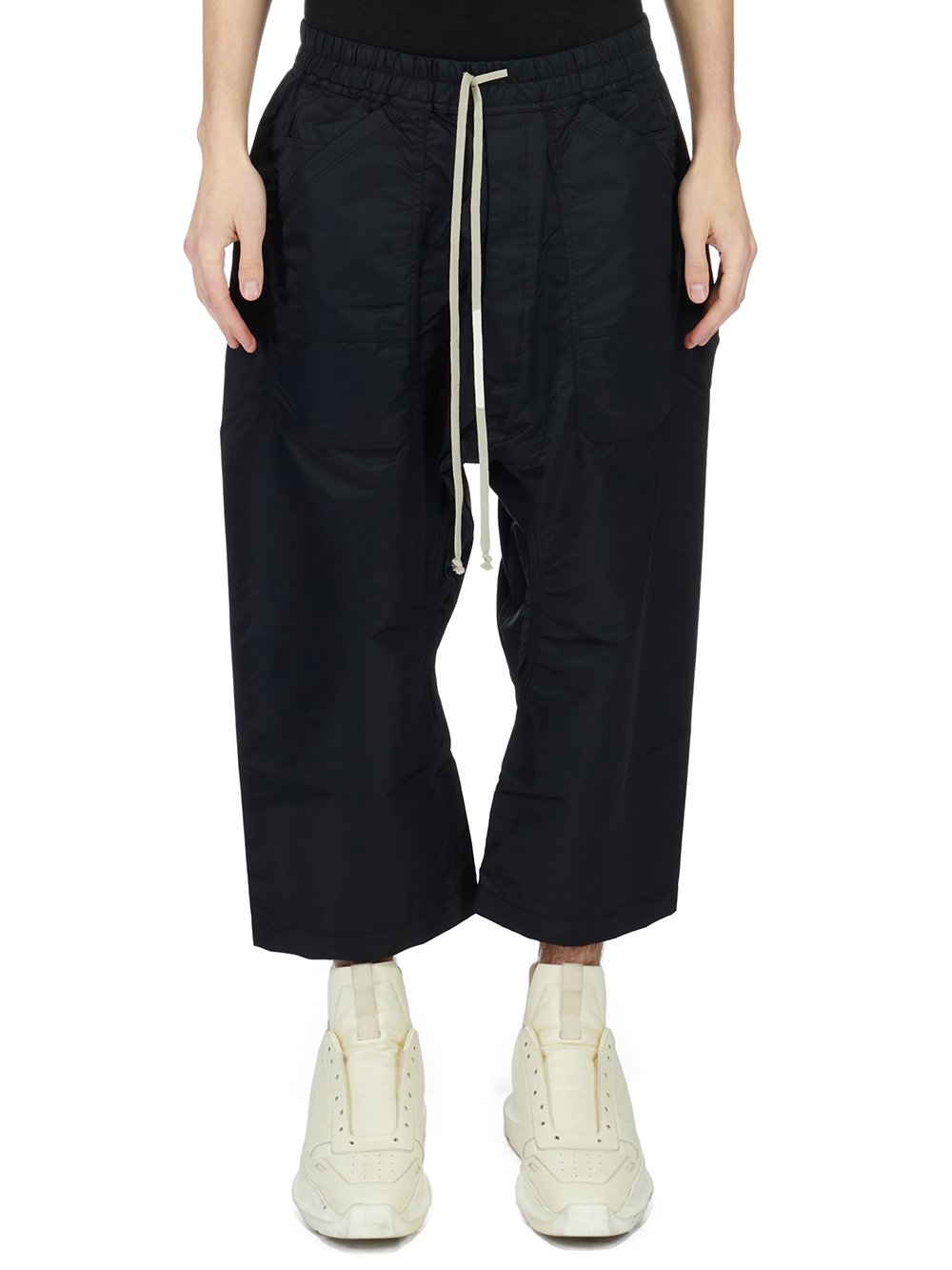 RICK OWENS FW23 LUXOR CLASSIC CARGO CROPPED DRAWSTRING IN BLACK RECYCLED BOMBER RICK OWENS FW23 LUXOR CLASSIC CARGO CROPPED DRAWSTRING IN BLACK RECYCLED BOMBER