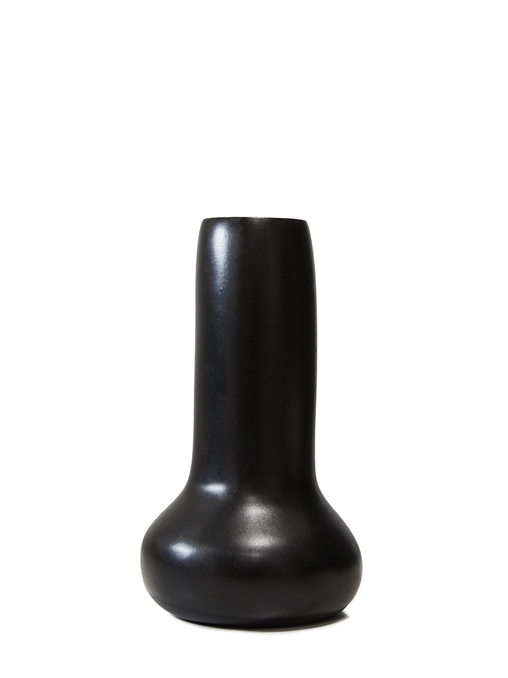 RICK OWENS BUD VASE IN BLACK BRONZE FEATURES A OVAL SHAPE BOTTOM AND A MIDI-LENGTH NECK.