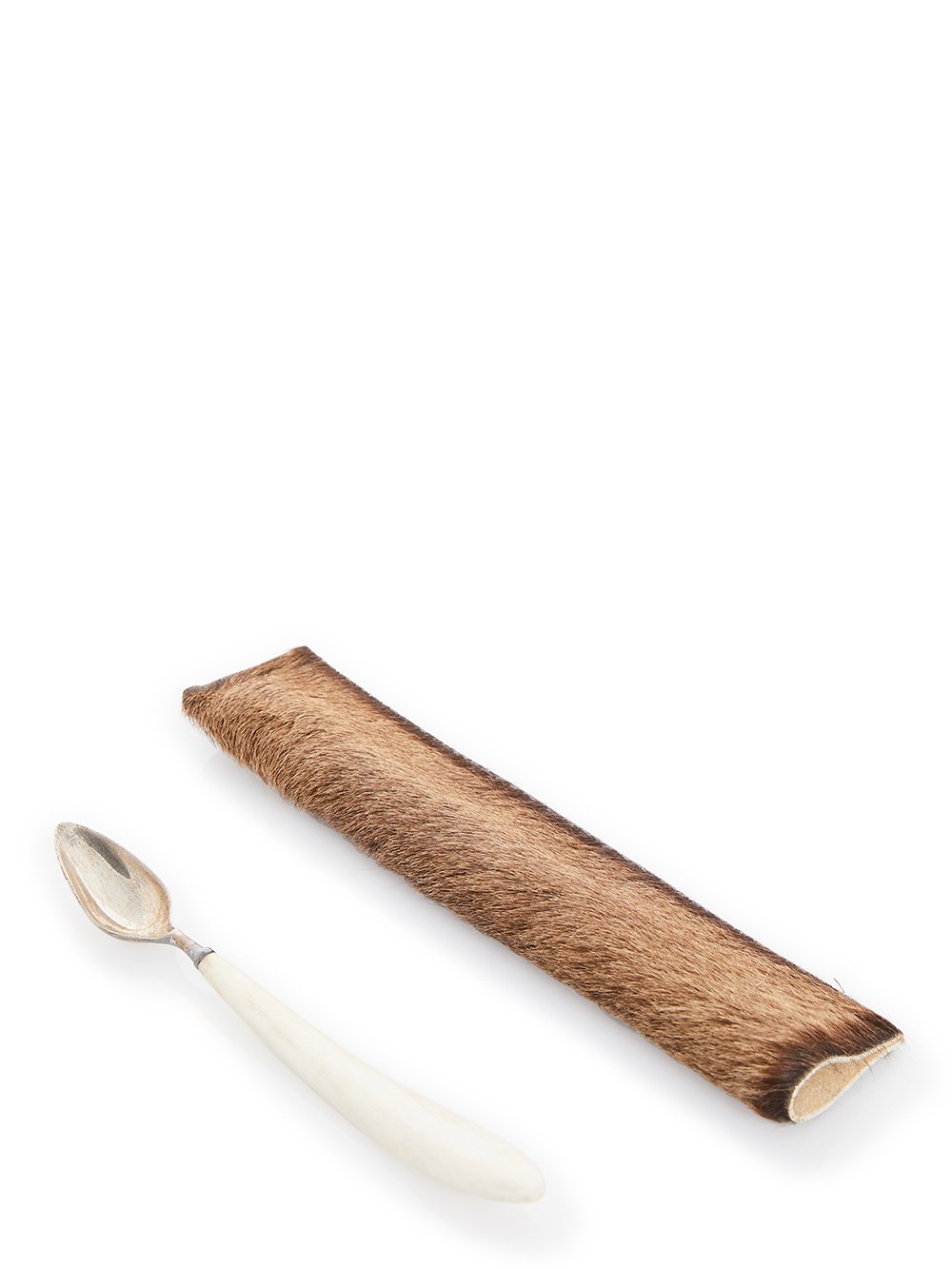 RICK OWENS DESSERT SPOON FEATURES AN OVAL SHAPE STERLING TOP AND A LONG, NATURAL COLOR BONE HANDLE.
