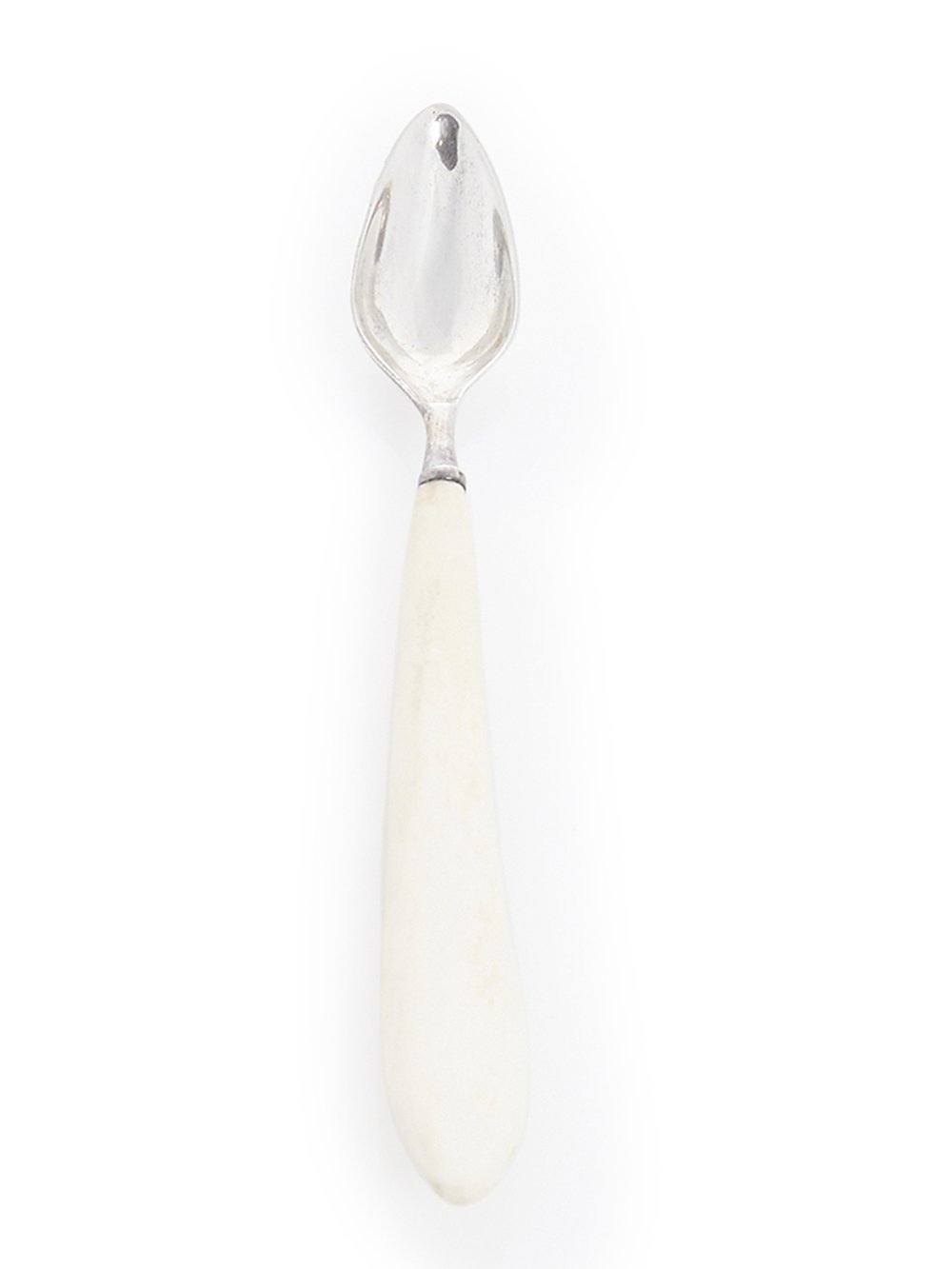 RICK OWENS SPOON FEATURES A SMALL OVAL SHAPE STERLING TOP AND A SLIM, NATURAL COLOR BONE HANDLE.